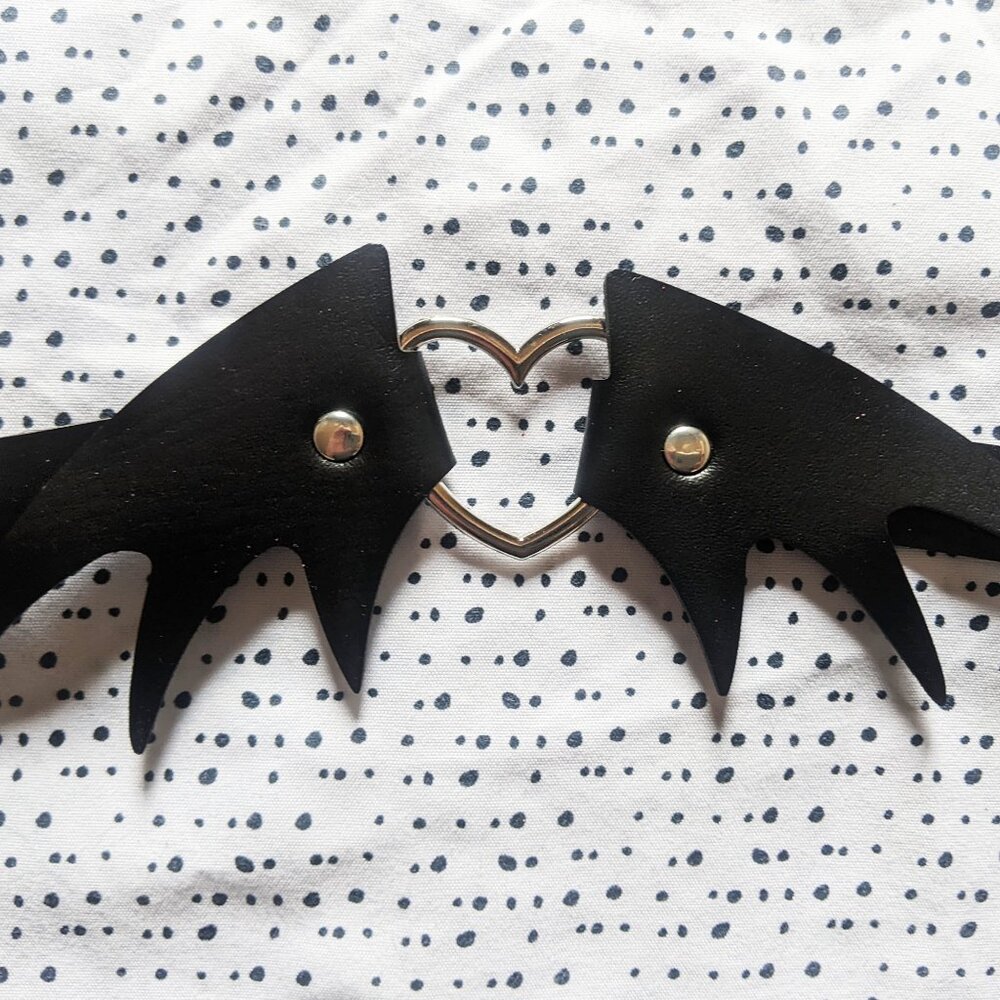 Goth Punk Faux Leather Heart Bat Wing Choker Collar Necklace Halloween